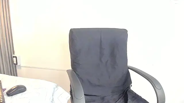 Snapshot of lolabunnysc chatting on 06/08/26, 12:16 lolabunnysc online show from 06/08/26, 12:16