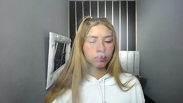 Snapshot of nancy_blonde chatting on 05/16/26, 01:10 nancy blonde online show from 05/16/26, 01:10
