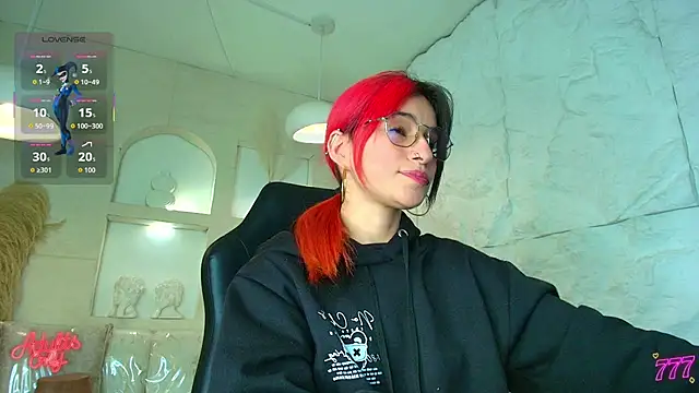 Snapshot of Moon_Red_r chatting on 04/21/26, 07:39 Moon Red r online show from 04/21/26, 07:39