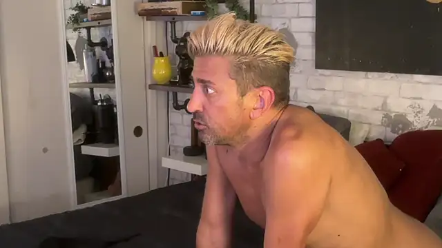 Snapshot of maxbandit chatting on 09/21/25, 06:09 maxbandit online show from 09/21/25, 06:09