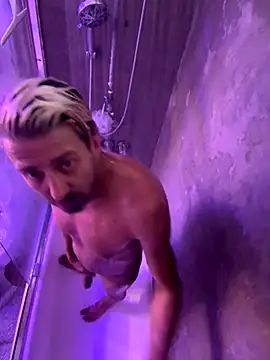 Snapshot of maxbandit chatting on 09/25/25, 12:36 maxbandit online show from 09/25/25, 12:36