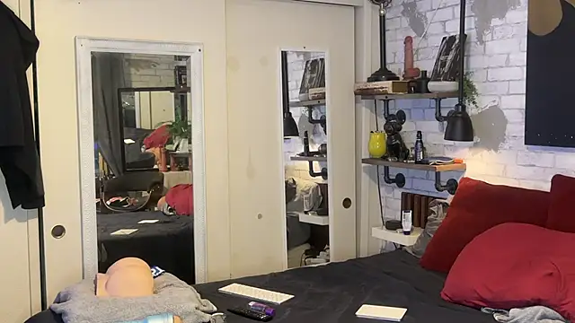 Snapshot of maxbandit chatting on 10/28/25, 01:47 maxbandit online show from 10/28/25, 01:47