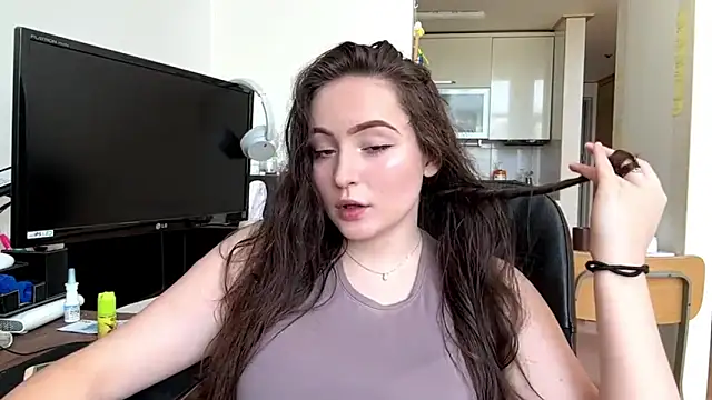 Emilly Cart online show from 06/09/26, 03:07