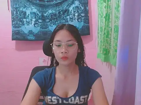 Snapshot of Sweetsexylady19 chatting on 06/03/26, 05:54 Sweetsexylady19 online show from 06/03/26, 05:54