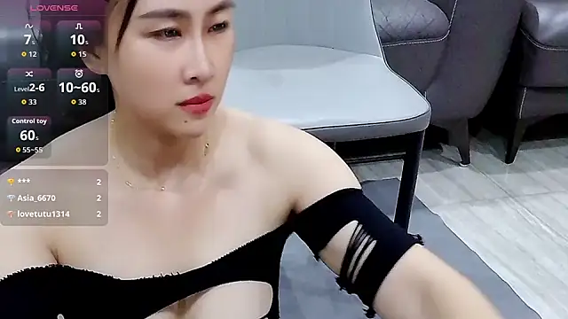 Snapshot of Yanzi-66 chatting on 05/27/26, 02:03 Yanzi-66 online show from 05/27/26, 02:03