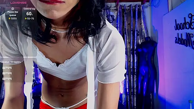 Hecate doll online show from 06/11/26, 12:32
