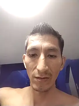 Snapshot of Georgeelmejor13 chatting on 04/18/26, 10:54 Georgeelmejor13 online show from 04/18/26, 10:54