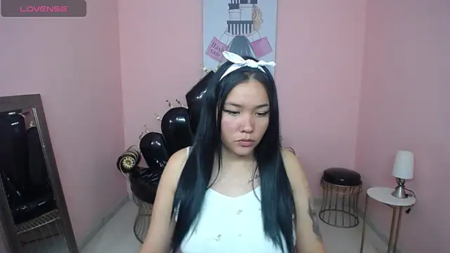 Snapshot of Melody_1_ chatting on 04/21/26, 01:42 Melody 1 online show from 04/21/26, 01:42