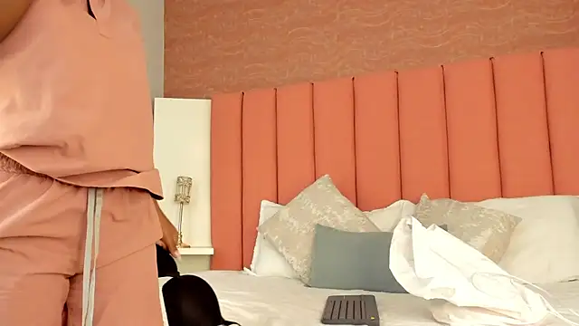 MiaJacksson online show from 06/12/26, 07:46