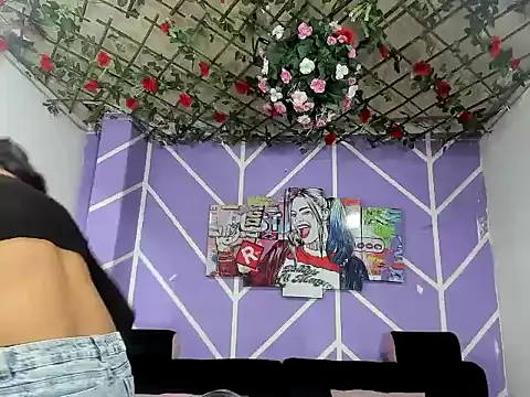 Snapshot of DAHNE_HOT_ chatting on 04/21/26, 01:42 DAHNE HOT online show from 04/21/26, 01:42