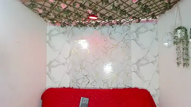 Snapshot of DAHNE_HOT_ chatting on 06/12/26, 01:32 DAHNE HOT online show from 06/12/26, 01:32