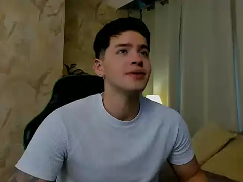 Snapshot of RONNY_COLTON chatting on 05/04/26, 10:06 RONNY COLTON online show from 05/04/26, 10:06