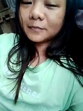 Snapshot of eljhenx chatting on 06/19/26, 02:05 eljhenx online show from 06/19/26, 02:05