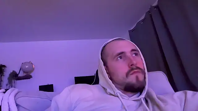 Snapshot of SandB250 chatting on 05/13/26, 09:11 SandB250 online show from 05/13/26, 09:11