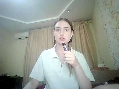 Lisanta online show from 07/28/26, 09:03