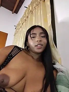 Snapshot of sophi_laraa chatting on 06/11/26, 02:53 sophi laraa online show from 06/11/26, 02:53