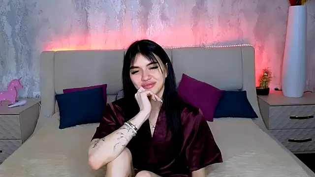 Holly Beck online show from 05/19/26, 01:56