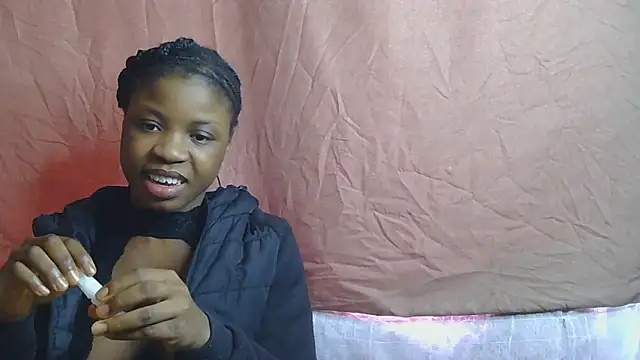 Snapshot of julianaa19 chatting on 05/17/26, 02:24 julianaa19 online show from 05/17/26, 02:24