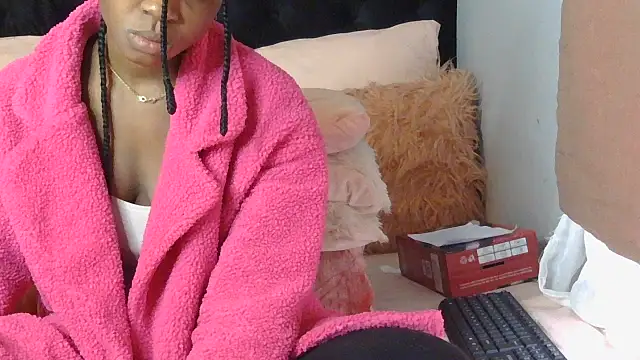 Snapshot of julianaa19 chatting on 06/10/26, 06:12 julianaa19 online show from 06/10/26, 06:12