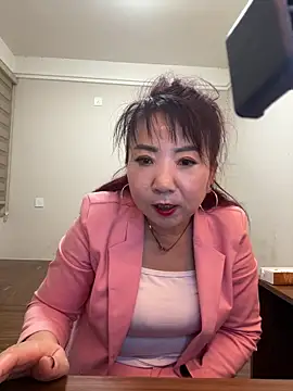 Snapshot of lucy-698 chatting on 05/02/26, 12:32 lucy-698 online show from 05/02/26, 12:32