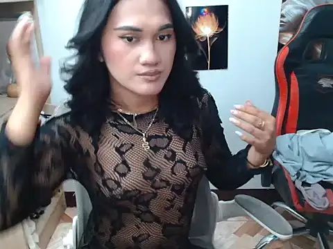 Snapshot of YourHot_Nica chatting on 04/24/26, 01:57 YourHot Nica online show from 04/24/26, 01:57