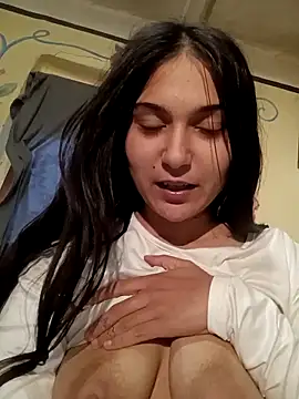 Snapshot of amira1348 chatting on 04/21/26, 04:45 amira1348 online show from 04/21/26, 04:45