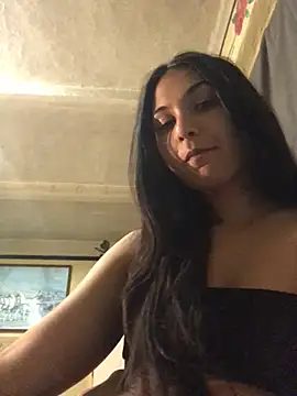 Snapshot of amira1348 chatting on 05/27/26, 06:49 amira1348 online show from 05/27/26, 06:49
