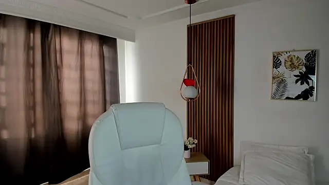 Snapshot of luniksa chatting on 06/07/26, 12:09 luniksa online show from 06/07/26, 12:09