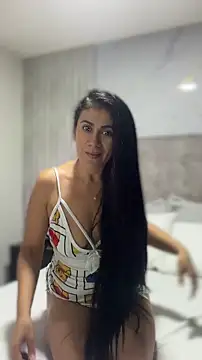Laia Hills online show from 06/25/26, 04:01