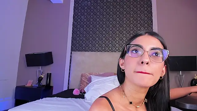Snapshot of Larissa_Luna chatting on 06/03/26, 12:30 Larissa Luna online show from 06/03/26, 12:30