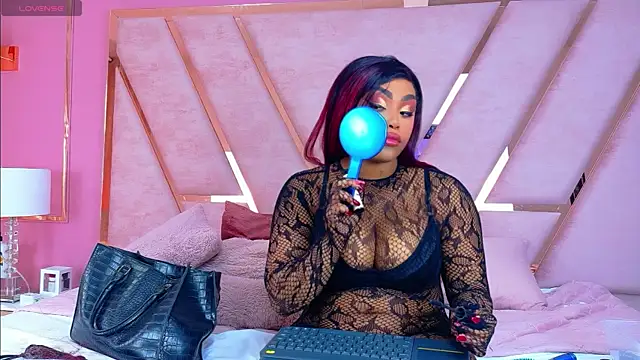 TiannahGlow online show from 05/26/26, 12:34
