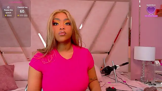 TiannahGlow online show from 06/15/26, 01:57