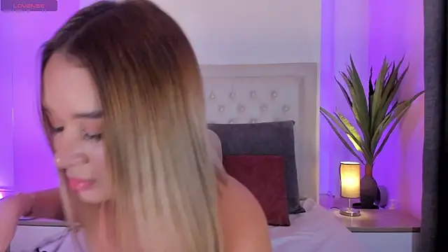 Snapshot of Sofia_pamela_ chatting on 07/23/26, 07:01 Sofia pamela online show from 07/23/26, 07:01