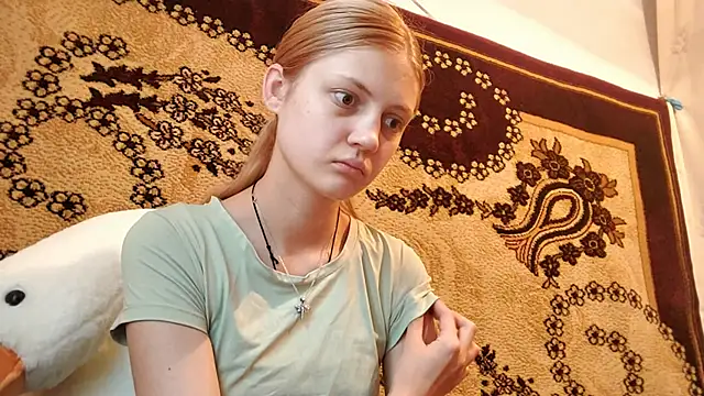 LunaLaday online show from 06/06/26, 03:22