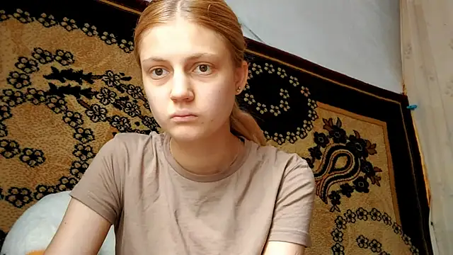 Snapshot of LunaLaday chatting on 07/04/26, 03:45 LunaLaday online show from 07/04/26, 03:45