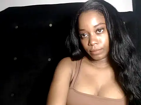 Snapshot of Enchantriss chatting on 12/17/25, 08:04 Enchantriss online show from 12/17/25, 08:04