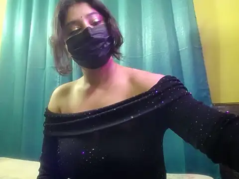 Snapshot of -Queenie chatting on 07/02/26, 06:47 -Queenie online show from 07/02/26, 06:47