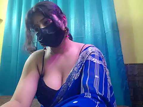 Snapshot of -Queenie chatting on 07/05/26, 06:48 -Queenie online show from 07/05/26, 06:48
