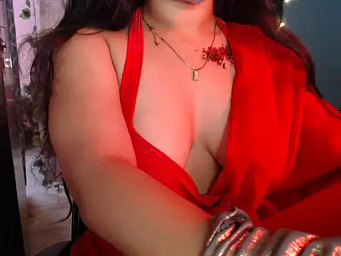 Snapshot of Myra_Luxe chatting on 05/23/26, 03:01 Myra Luxe online show from 05/23/26, 03:01