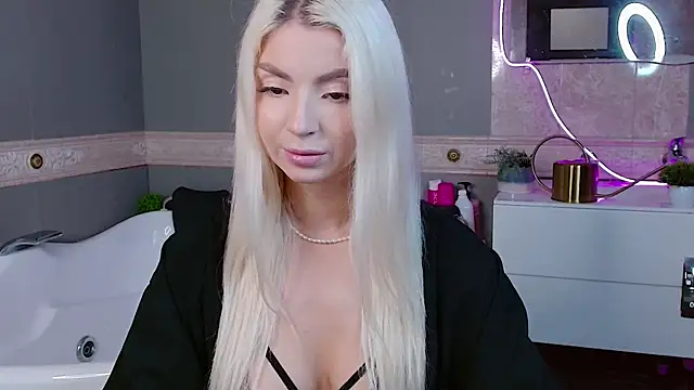 Snapshot of BellaMurre chatting on 05/19/26, 12:44 BellaMurre online show from 05/19/26, 12:44