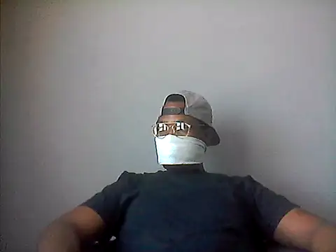 Snapshot of LunjeSA chatting on 05/12/26, 09:17 LunjeSA online show from 05/12/26, 09:17