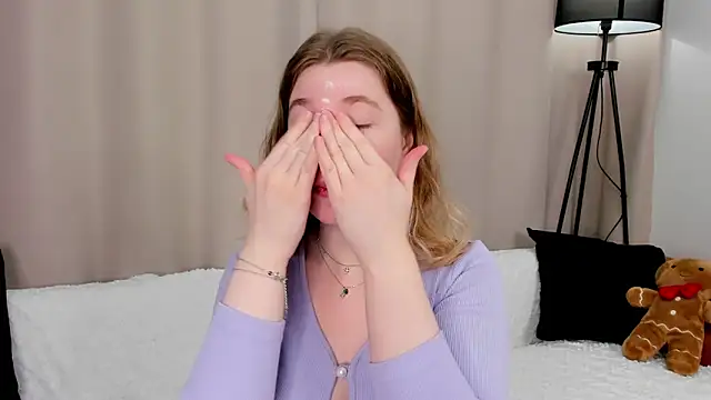 Snapshot of MERRIEMS chatting on 05/21/26, 12:28 MERRIEMS online show from 05/21/26, 12:28