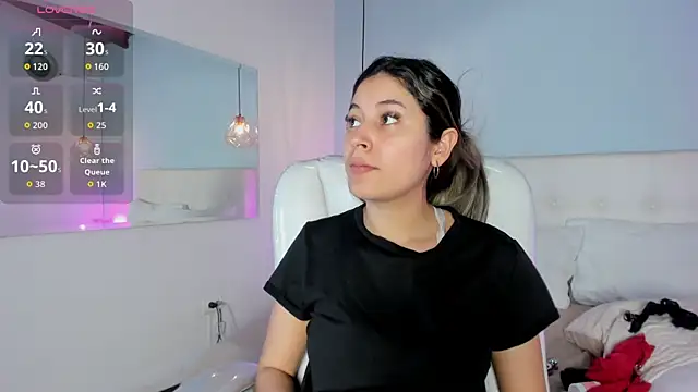 Snapshot of Alessia_blaze chatting on 05/10/26, 05:23 Alessia blaze online show from 05/10/26, 05:23