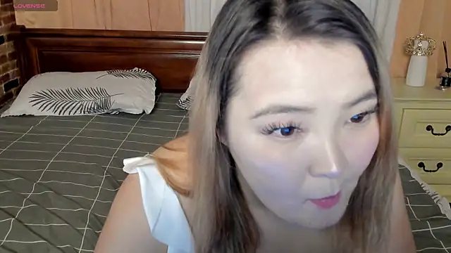 VelvetKIss01 online show from 05/05/26, 03:53