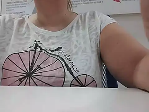Snapshot of Cuginetti chatting on 07/07/26, 07:34 Cuginetti online show from 07/07/26, 07:34