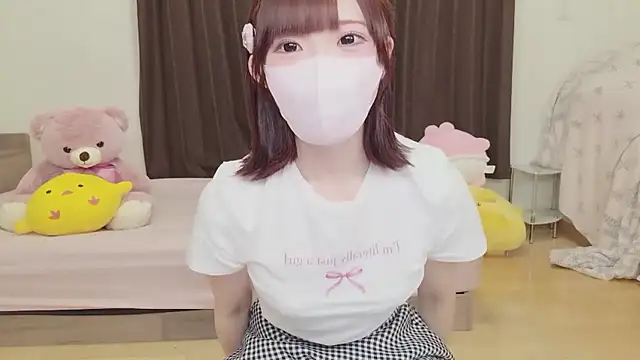 Snapshot of hiyo0001 chatting on 06/06/26, 12:32 hiyo0001 online show from 06/06/26, 12:32