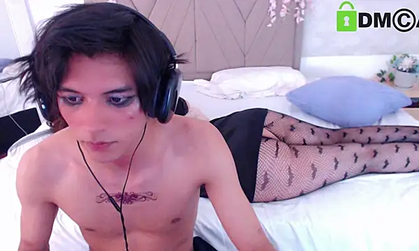 Snapshot of raven_n_matt chatting on 05/28/26, 07:49 raven n matt online show from 05/28/26, 07:49
