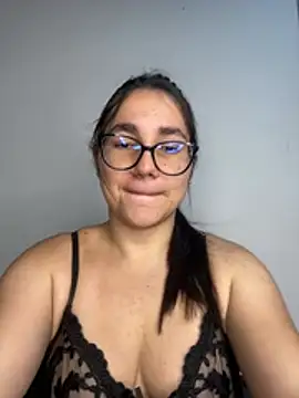 Snapshot of mia_khalaf chatting on 05/10/26, 02:39 mia khalaf online show from 05/10/26, 02:39