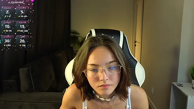 Snapshot of Leslie_Scott chatting on 07/05/26, 01:01 Leslie Scott online show from 07/05/26, 01:01