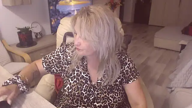 Divineblond online show from 09/24/25, 10:46